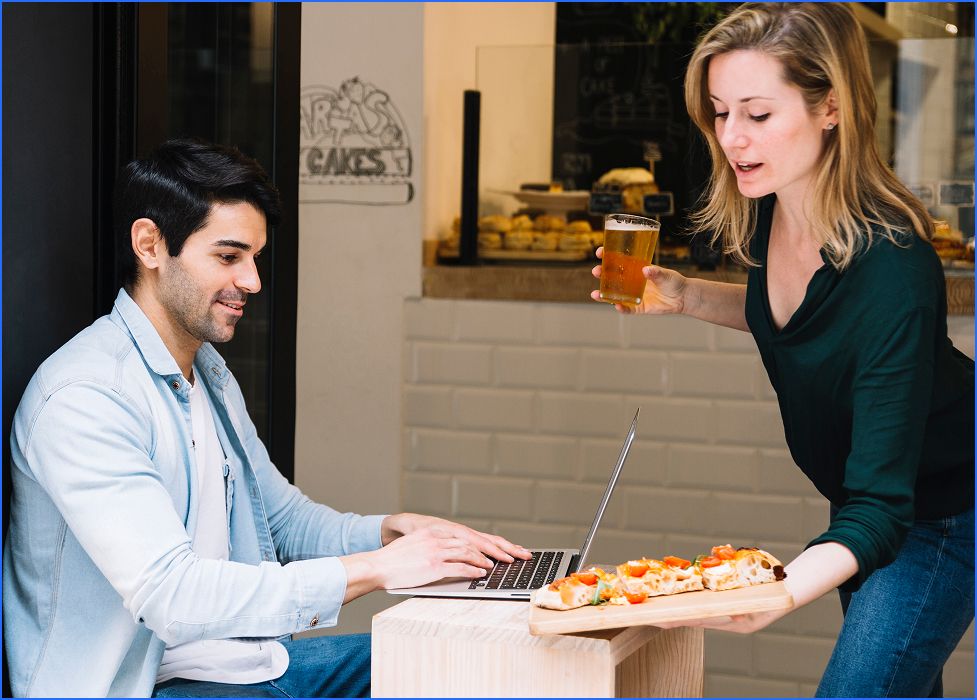 #2 One of the Top Online to Offline Marketing Examples_ Restaurant Chain's Online Pre-Orders and Pickup System.jpg