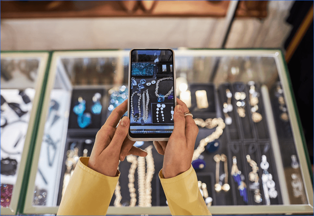 Use AR Try-On via Instagram Filters